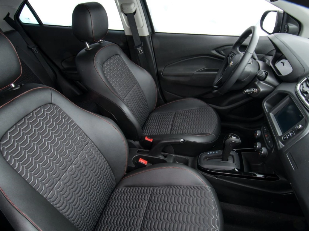 Interior do Chevrolet Onix LTZ 2017.