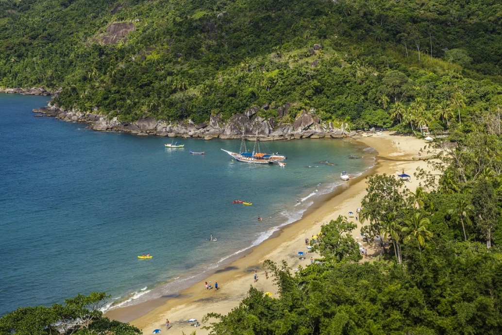 A beleza da Costa Verde, no RJ: desembarque na paradisíaca e histórica Paraty