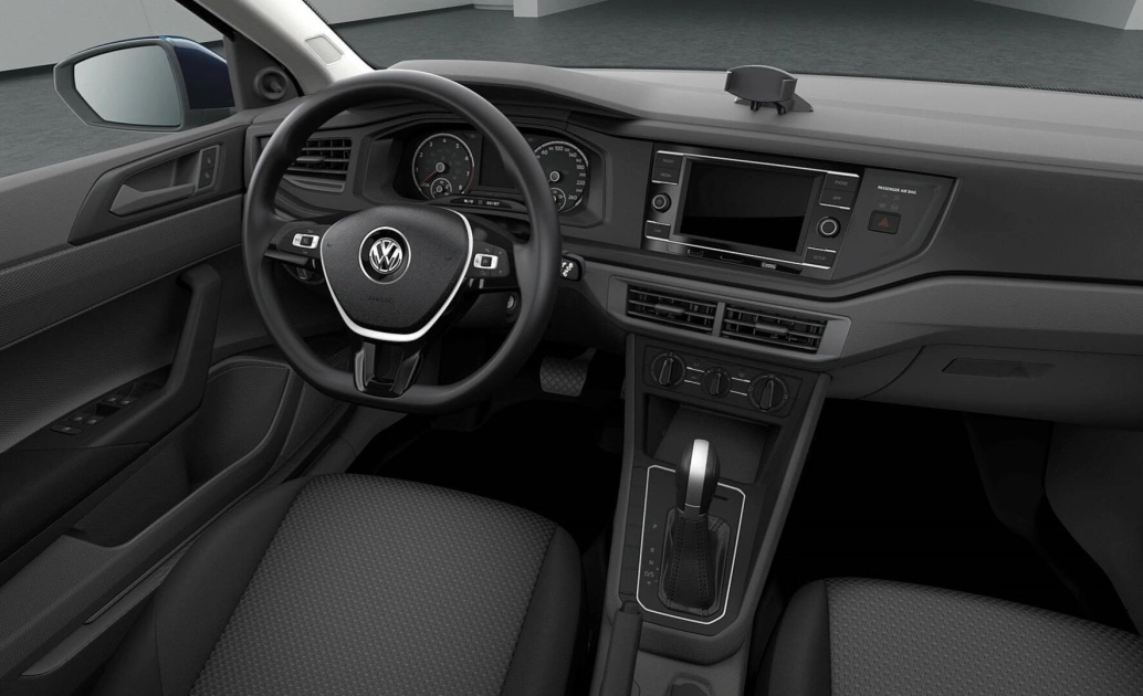Interior do Volkswagen Virtus, mostrando volante, painel e caixa de câmbio.