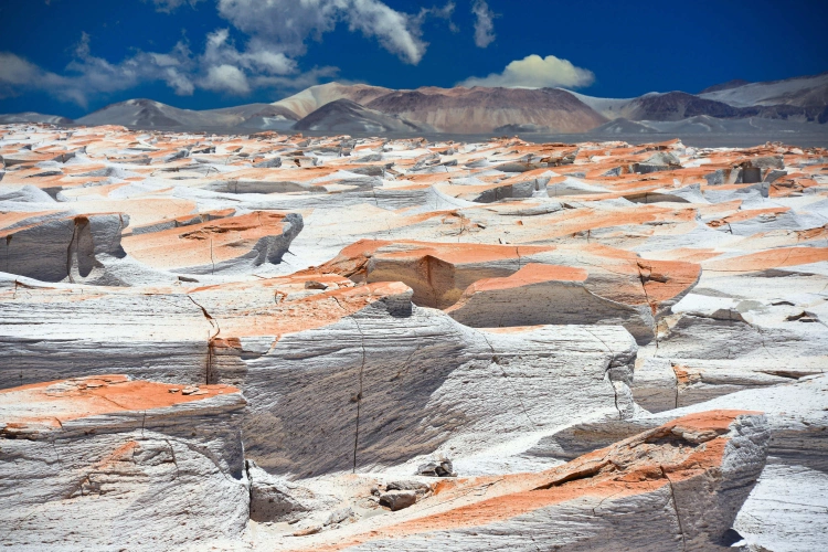 Uma paisagem vulcânica sobrenatural do Campo de Piedra Poméz (Campo de Pedra-pomes), Antofagasta de la Sierra, Catamarca, noroeste da Argentina
