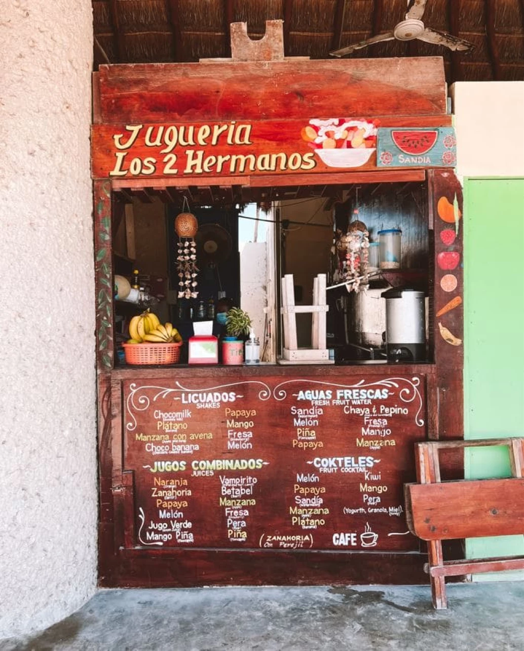 Foto de barraca vendendo sucos e outros drinques em Holbox, México.