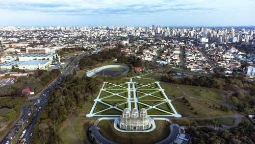 Vista aérea de Curitiba. No plano frontal, o Jardim Botânico com sua cúpula de vidro, que é cartão-postal da cidade
