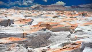 Uma paisagem vulcânica sobrenatural do Campo de Piedra Poméz (Campo de Pedra-pomes), Antofagasta de la Sierra, Catamarca, noroeste da Argentina