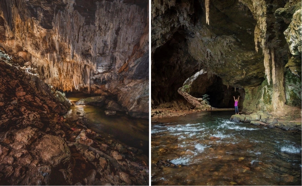 Do lado direito, uma caverna com formações rochosas e água represada em seu interior. Do lado esquerdo, uma mulher com braços levantados contemplando o interior de uma caverna com águas correndo pelas rochas.